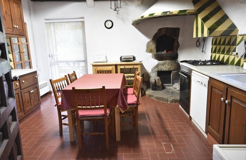 Cartella Cottage | Traditional farmhouse in a rural setting just 7km from Girona. For 14 people.