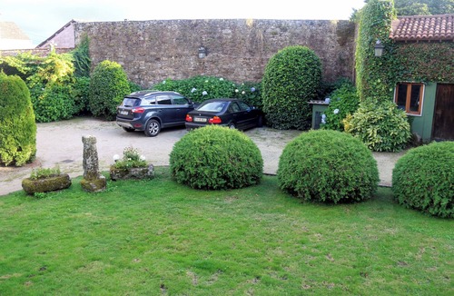 Maceira Cottage | Traditional Galician manor house in a 3800 m2 property.