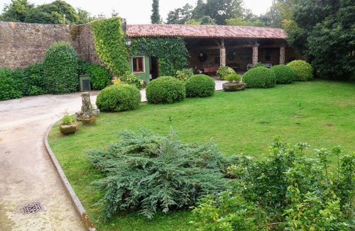 Maceira Cottage | Traditional Galician manor house in a 3800 m2 property.