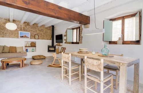 Peratallada House | Traditional stone house in Peratallada