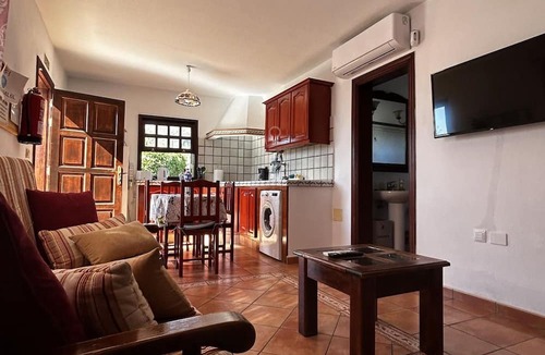 Tazacorte Cottage | Tranquil Cottage with Heated Pool near Tazacorte Beach, Panoramic Cald
