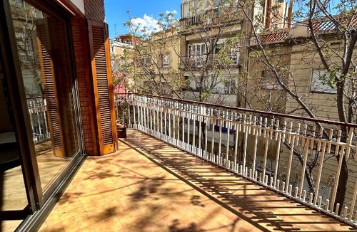 El Camp de l'Arpa del Clot Apartment | Trendy Large apartment Sagrada Familia Park Guell