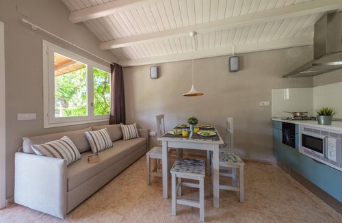 El Vendrell House | Tropical bungalow with terrace
