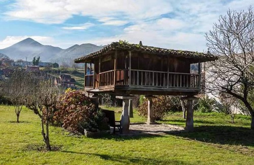Cangas de Onis House | Typical Asturian house in full nature, but 5 min walk to the center of Cangas