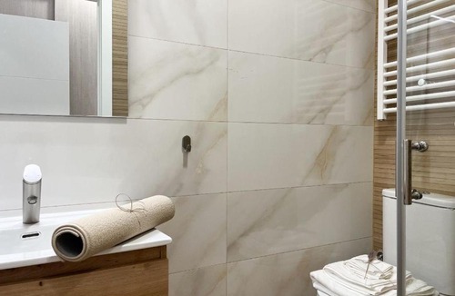 Pradolongo Apartment | Urban-Usera with Terrace in Madrid Chinatown
