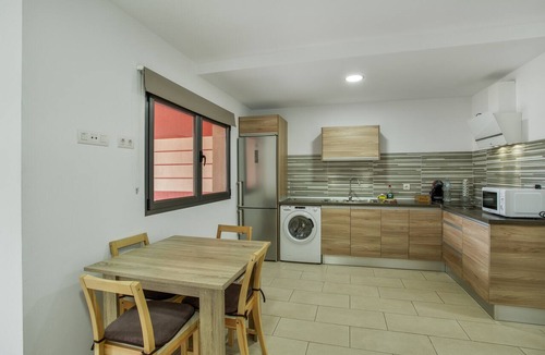 Cruce de Arinaga Apartment | Vacation Apartment 'Edificio Bentejui 1' with Wi-Fi and Air Conditioning