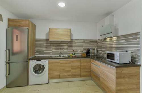 Cruce de Arinaga Apartment | Vacation Apartment 'Edificio Bentejui 1' with Wi-Fi and Air Conditioning