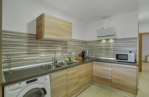 Cruce de Arinaga Apartment | Vacation Apartment 'Edificio Bentejui 1' with Wi-Fi and Air Conditioning
