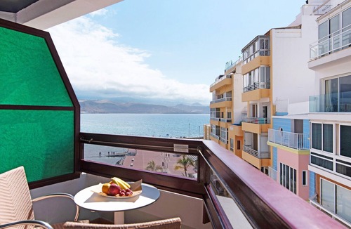 Las Palmas de Gran Canaria Apartment | Vacation Home “Studio con balcón 52” with Sea View, Balcony & Wi-Fi