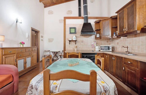 Las Galletas Apartment | Vacation Apartment 'Finca La Bonita Ap P1' with Shared Pool, Shared Terrace and Wi-Fi