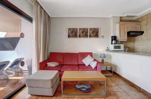 San Miguel de Abona Apartment | Vacation Apartment "Precioso En Golf De Sur" with Shared Pool,Private Terrace & Wi-Fi