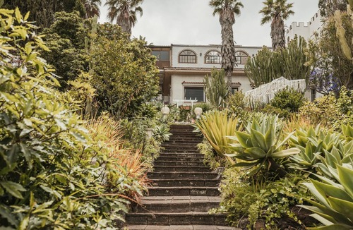 Los Portales Apartment | Vacation 'Bastion Del Drago - 7' with Mountain View, Shared Terrace and Wi-Fi