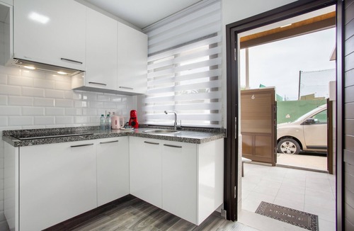 Los Silos House | Vacation Home 'Casa Judit' with Private Terrace and Wi-Fi
