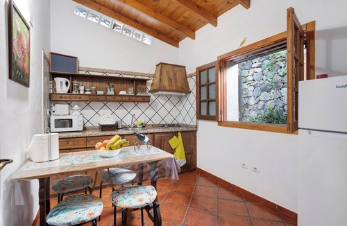 Las Rosas House | Vacation Home 'El Nogal' with Sea View, Private Terrace and Wi-Fi