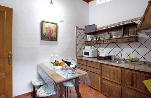Las Rosas House | Vacation Home 'El Nogal' with Sea View, Private Terrace and Wi-Fi