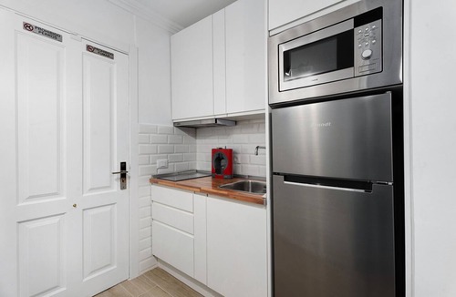 San Miguel de Abona Apartment | Vacation Studio 'Peggy's Home' with Shared Pool, Wi-Fi and Air Conditioning
