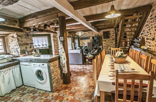 Valdespino de Somoza House | Vacation Home "Jumaca" with Mountain View, Private Terrace & Wi-Fi