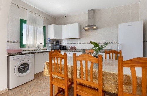 Puerto de la Cruz House | Vacation Home 'Buganvilla' with Sea View and Wi-Fi