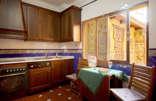 Ubeda House | Vacation Home "Caldereros 11" with Private Terrace, A/C & Wi-Fi