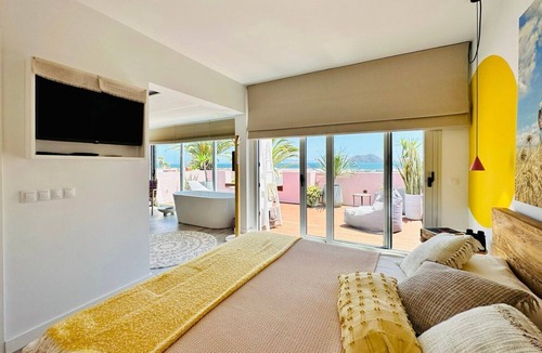 Corralejo House | Vacation Home "Casa Color" with Sea View, Private Pool & Wi-Fi