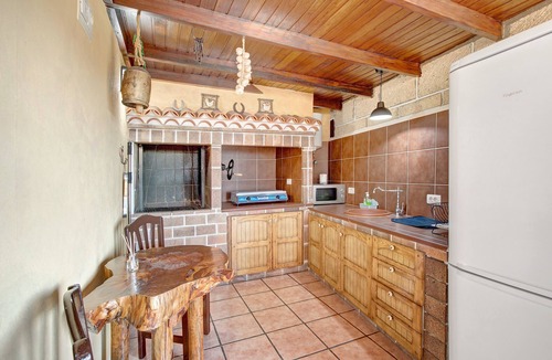 La Escalona House | Vacation Home "Casa el Parral" with Mountain View & Wi-Fi