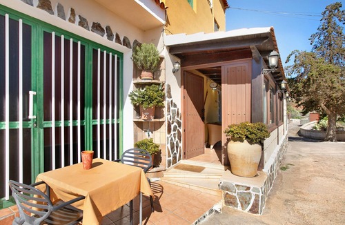 La Escalona House | Vacation Home "Casa el Parral" with Mountain View & Wi-Fi