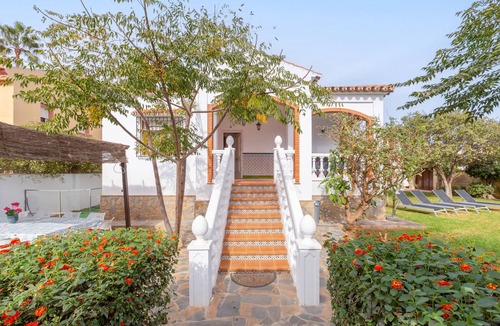 Guadalmar House | Vacation Home "Casa Guadalmar" with Private Pool, Terrace & Wi-Fi
