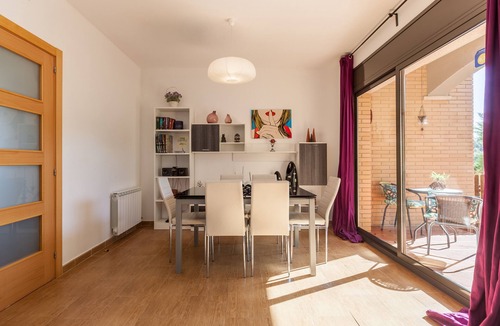 Canyelles House | Vacation Home "Casa Lourdes" with Private Pool, Garden & Wi-Fi