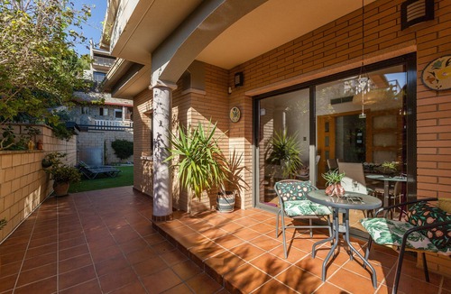 Canyelles House | Vacation Home "Casa Lourdes" with Private Pool, Garden & Wi-Fi