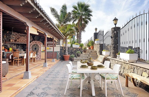 El Paso House | Vacation Home "El Limonero" with Sea View, Private Terrace & Wi-Fi