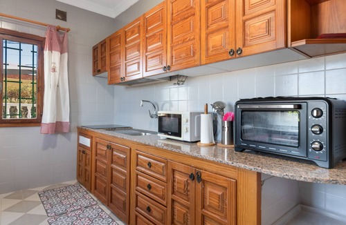 Teror House | Vacation Home 'La Casa De Teror' with Sea View, Private Pool and Wi-Fi
