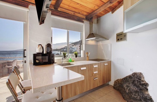 Bocacangrejo Apartment | Vacation Home 'La Terraza Del Mar' with Sea View, Terrace & Wi-Fi