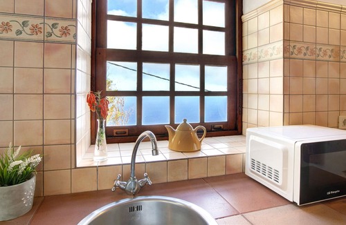 Tesbabo House | Vacation Home "Las Adelfas Alta" with Sea View, Garden & Wi-Fi
