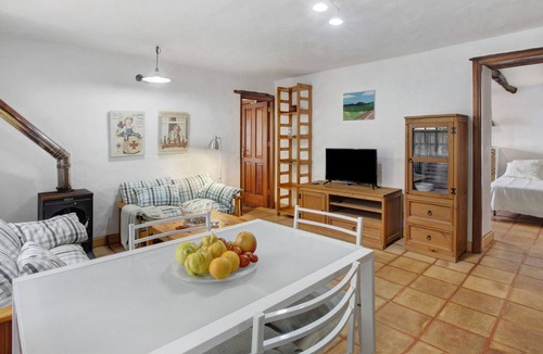 Tesbabo House | Vacation Home "Las Adelfas" with Sea View, Terraces & Wi-Fi