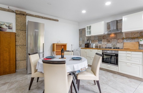 El Madronal House | Vacation Home 'Mi Casita De Chimaca' with Mountain View, Wi-Fi and Air Conditioning