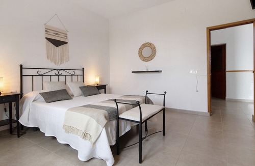 Galdar House | Vacation Home "Posada sobre Las Nubes" with Sea View, Private Terrace & Wi-Fi