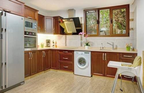 Aguimes Villa | Vacation Home "Roque Aguayro" with Sea View, Pool & Wi-Fi