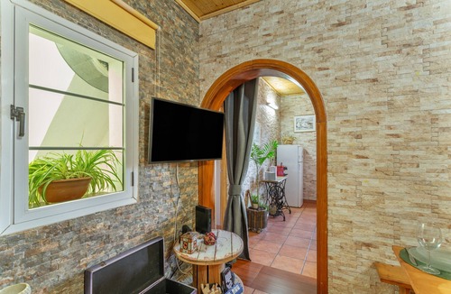 Artenara House | Vacation Home 'Rosi Cave House' with Mountain View, Wi-Fi and Air Conditioning