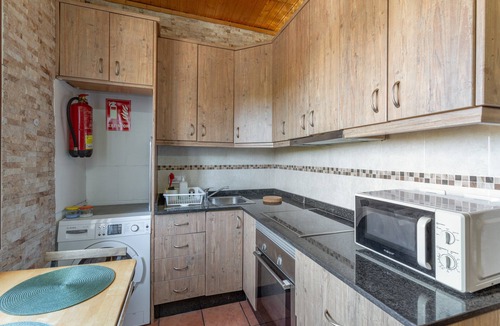 Artenara House | Vacation Home 'Rosi Cave House' with Mountain View, Wi-Fi and Air Conditioning