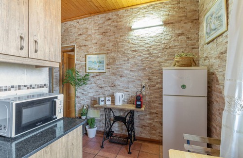 Artenara House | Vacation Home 'Rosi Cave House' with Mountain View, Wi-Fi and Air Conditioning