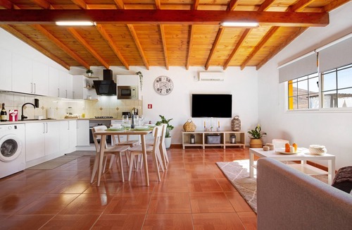 Tuineje House | Vacation Home 'Valentina' with Mountain View, Wi-Fi and Air Conditioning