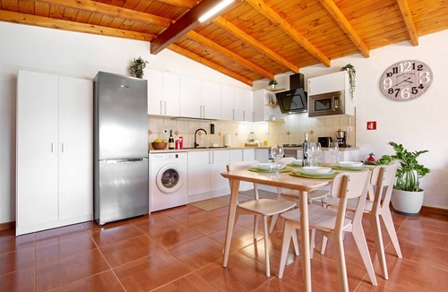 Tuineje House | Vacation Home 'Valentina' with Mountain View, Wi-Fi and Air Conditioning
