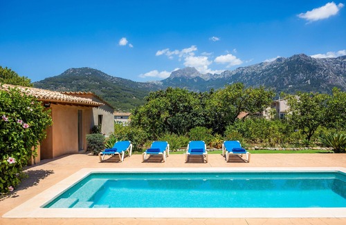 Soller House | Vacation home with garden and view – Villa Frontera