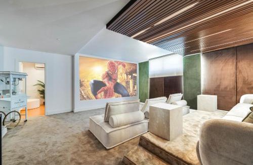 Torrequebrada Villa | VACATION MARBELLA I Sunny Camelia Villa Heated pool, Recently Renovated, Best Residential Neighborhood in Benalmadena, Short walk to the beach, Cinema Room