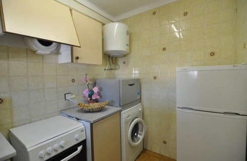 Almadraba-Canyelles Apartment | Vacation rental in Roses, Costa Brava: Cozy apartment 400 meters from the beach, capacity for 6 people and terrace.