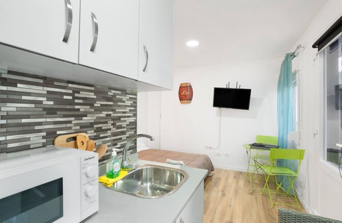 Playa de Arinaga Apartment | Vacation Studio 'Paula - 13' with Shared Pool, Shared Terrace and Wi-Fi