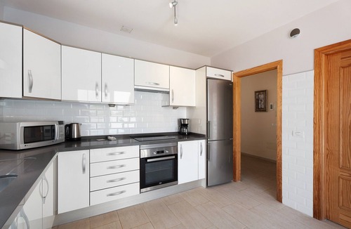 San Miguel de Abona Villa | Vacation Villa 'Jacaranda' with Mountain View, Wi-Fi and Air Conditioning