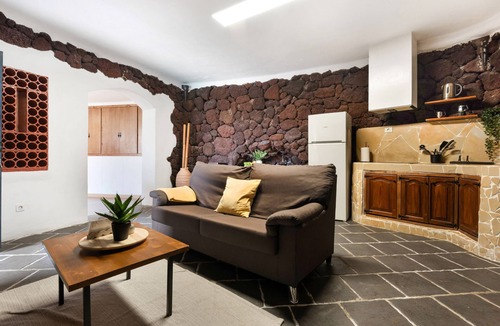La Mancha Villa | Vacation Villa 'Gardel - La Cueva' with Sea View, Shared Pool and Wi-Fi