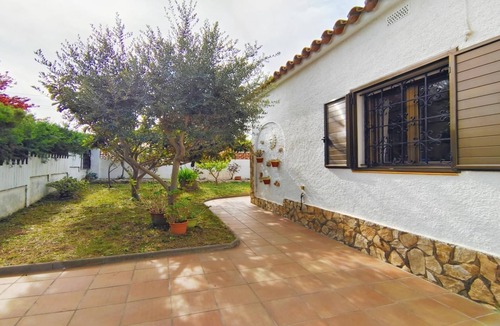 L'Escala Villa | VACAY Villa Emily