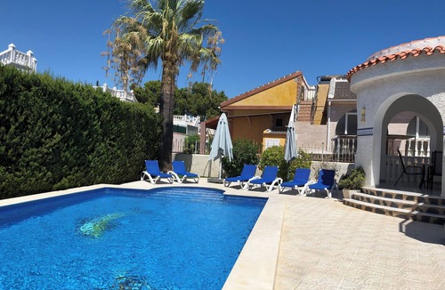 Los Alcazares House | Very beautiful villa with swimming pool and terraces, located 500m from the beach (8 people)